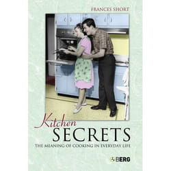 ISBN Kitchen Secrets (The Meaning of Cooking in Everyday Life) livre Anglais Couverture rigide 224 pages