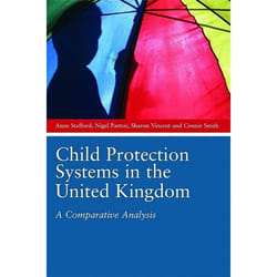 UBC Press Child Protection Systems in the United Kingdom livre