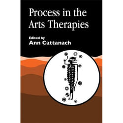 UBC Press Process in the Arts Therapies livre
