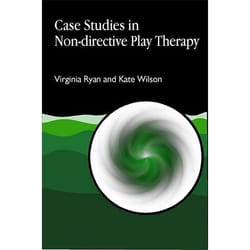UBC Press Case Studies in Non-directive Play Therapy livre
