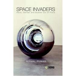 ISBN Space Invaders (Race, Gender and Bodies Out of Place) livre Anglais Couverture rigide 224 pages
