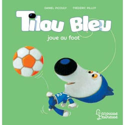 Tilou bleu joue au foot