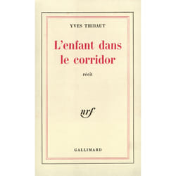 L'enfant dans le corridor