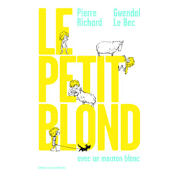 Le petit blond avec un mouton blanc