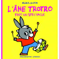 L'âne Trotro fait un spectacle