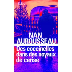 Des coccinelles dans des noyaux de cerise