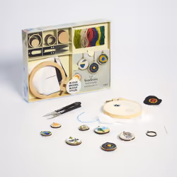 ISBN Coffret L'atelier miniature - Les broderies bijoux : Le livre de Embrode_moi, métier & loisirs