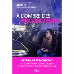 ISBN À l'ombre des projecteurs : Le livre de Julie H, biographie, 176 pages