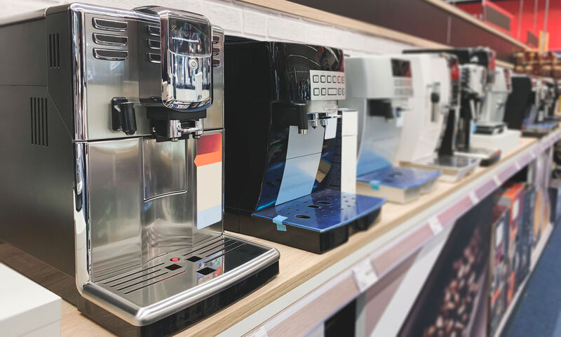 Machines à café : broyeur vs capsules, le match économique