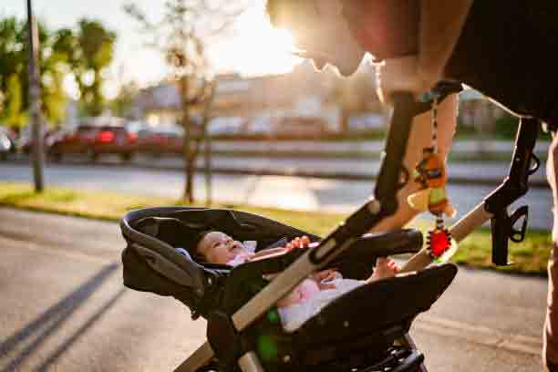 Quelle poussette pour bébé choisir ? Guide complet & conseils
