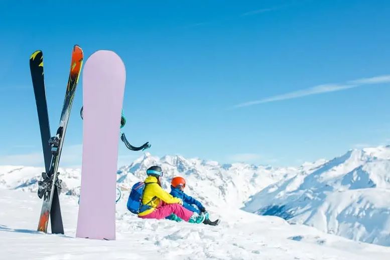 skis